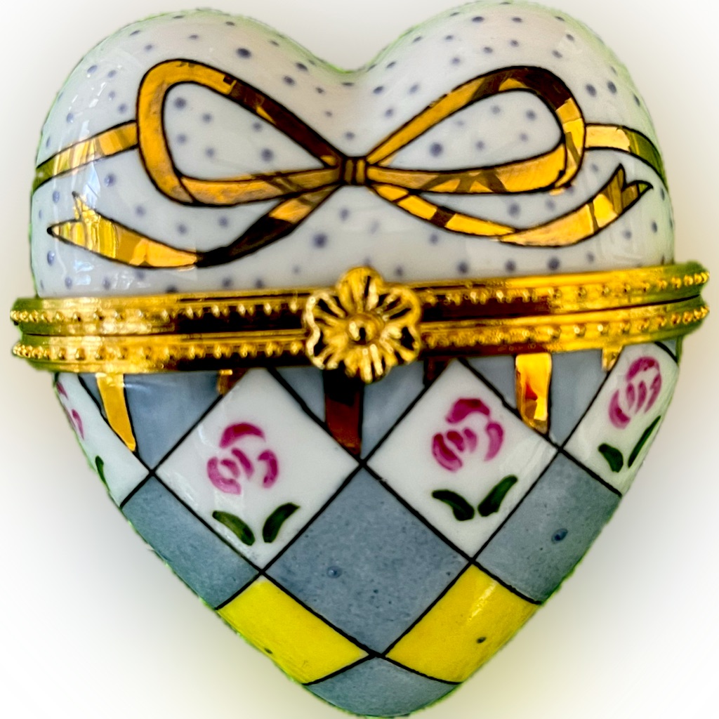 Vintage Ceramic Heart Shaped Hinged Trinket Box Nib JewelryRing Box Circa 1996